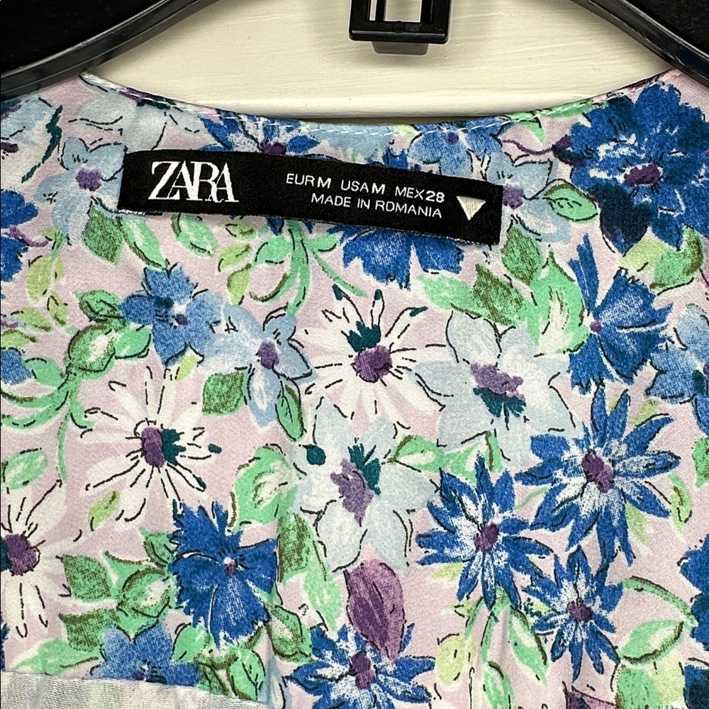 Zara Deep V-Neck Floral Maxi Dress Size Medium
Floral Blue Sleeveless Dress - Picture 6 of 12